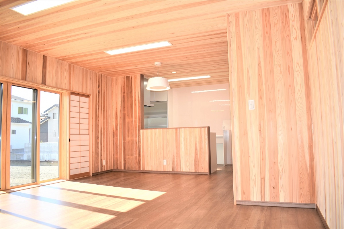 【新築住宅】『徳島市 K様邸』県産材の杉に包まれる壁紙ゼロの平屋住宅