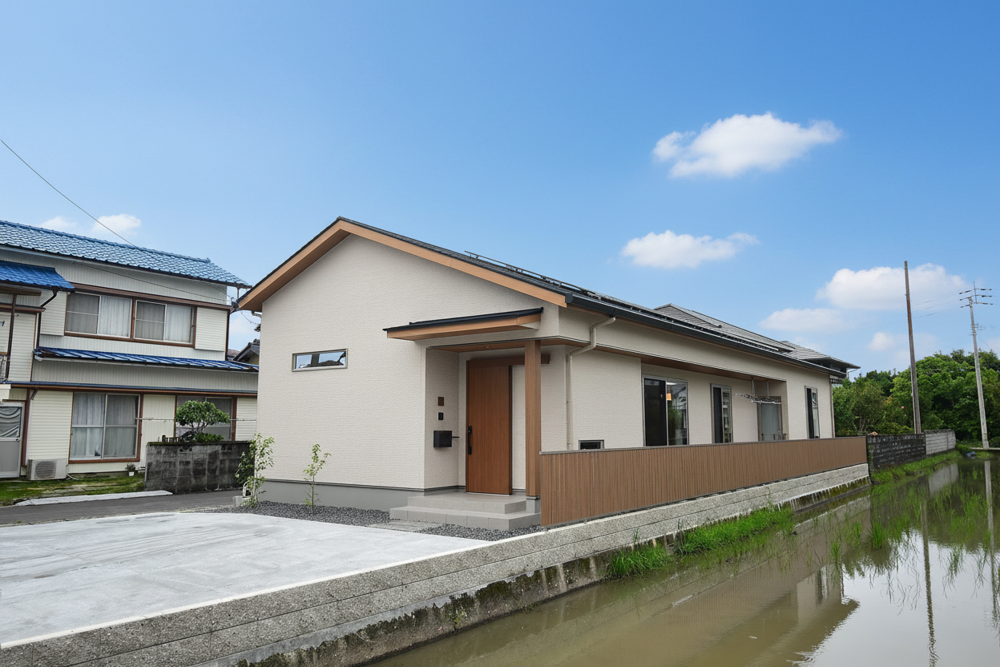 DSC_0220 青空に編集.png